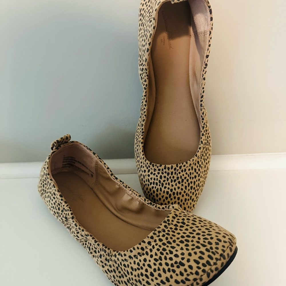 Universal Thread Brown and Black Flats